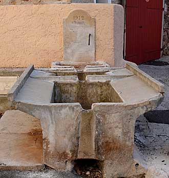Puget-Ville.-Fontaine.-Verl